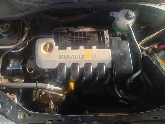 RENAULT-CLIO-2001
