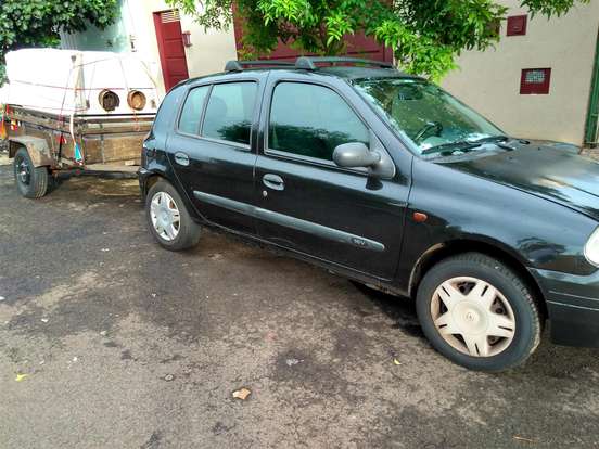 RENAULT-CLIO-2001