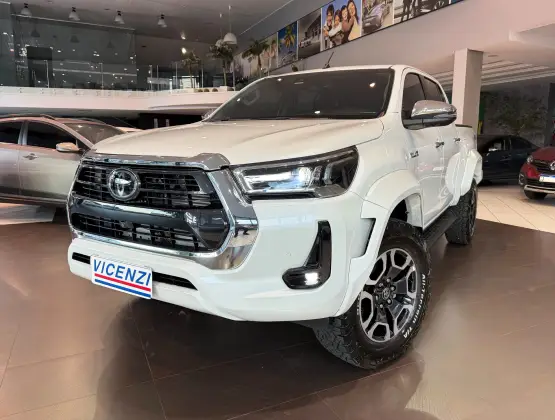 TOYOTA HILUX 2.8 D-4D TURBO DIESEL CD SRX PLUS 4X4 AUTOMÁTICO