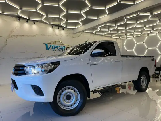 TOYOTA HILUX 2.8 D-4D TURBO DIESEL CS 4X4 MANUAL
