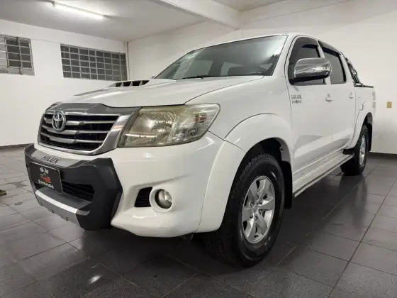 TOYOTA HILUX 3.0 SRV 4X4 CD 16V TURBO INTERCOOLER DIESEL 4P AUTOMÁTICO TOYOTA HILUX 3.0 SRV 4X4 CD 16V TURBO INTERCOOLER DIESEL 4P AUTOMÁTICO