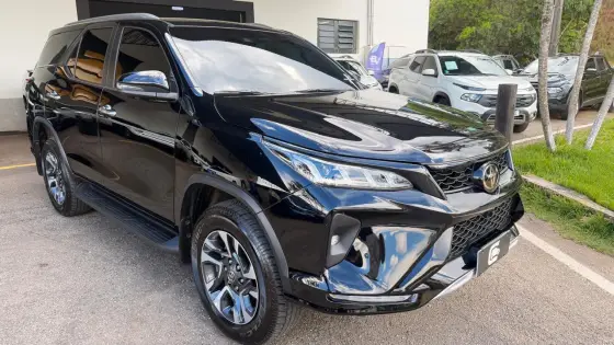 TOYOTA HILUX SW4 2.8 D-4D TURBO DIESEL DIAMOND 7L 4X4 AUTOMÁTICO TOYOTA HILUX SW4 2.8 D-4D TURBO DIESEL DIAMOND 7L 4X4 AUTOMÁTICO