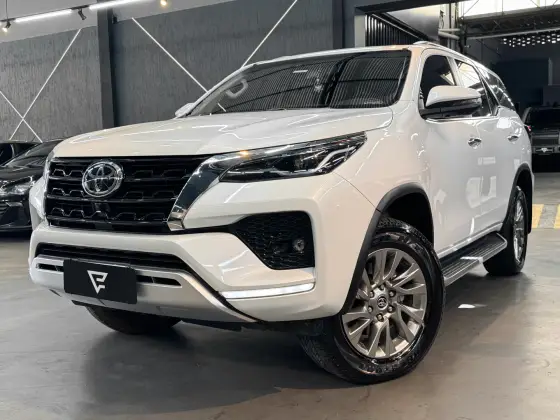 TOYOTA HILUX SW4 2.8 D-4D TURBO DIESEL SRX 7L 4X4 AUTOMÁTICO