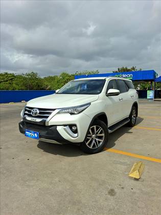 TOYOTA HILUX SW4 2.8 SRX 4X4 7 LUGARES 16V TURBO INTERCOOLER DIESEL 4P AUTOMÁTICO