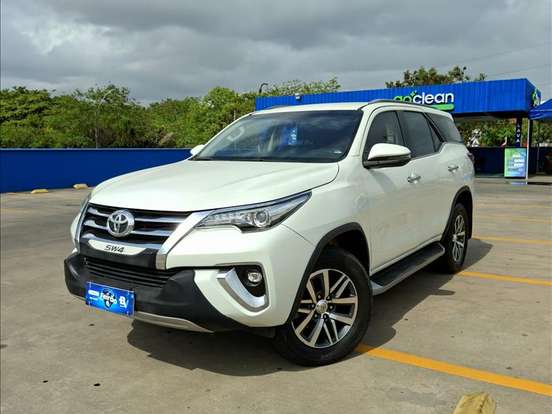 TOYOTA-HILUX SW4-2.8 SRX 4X4 7 LUGARES 16V TURBO INTERCOOLER DIESEL 4P AUTOMÁTICO TOYOTA-HILUX SW4-2019