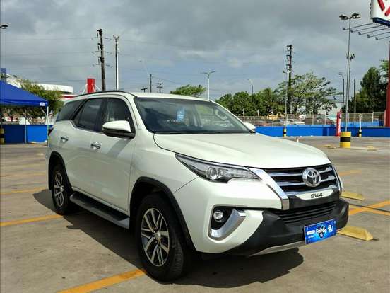 TOYOTA-HILUX SW4-2.8 SRX 4X4 7 LUGARES 16V TURBO INTERCOOLER DIESEL 4P AUTOMÁTICO TOYOTA-HILUX SW4-2019