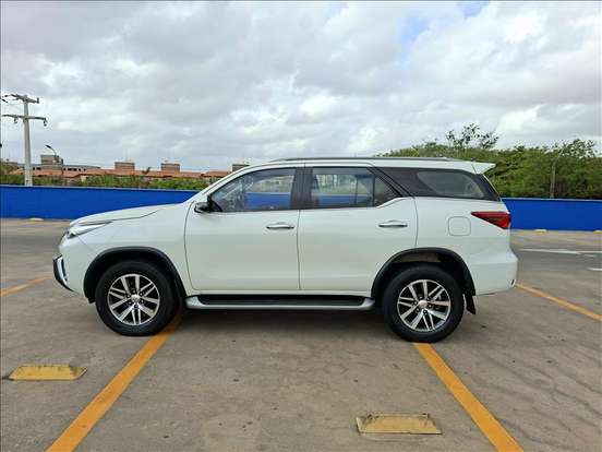 TOYOTA-HILUX SW4-2019