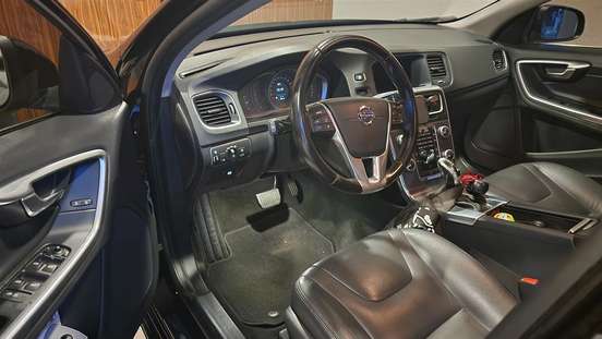 VOLVO-S60-2015