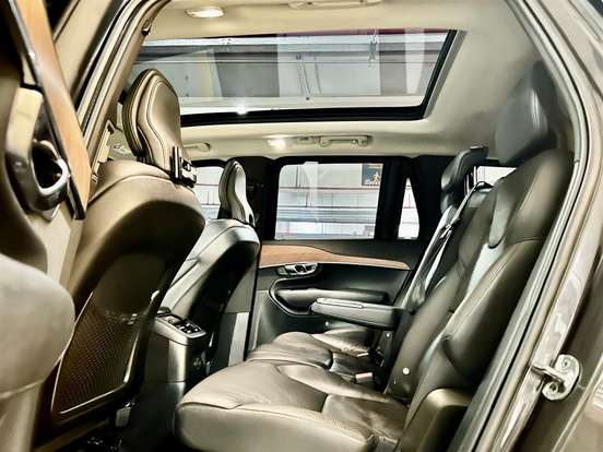 VOLVO-XC90-2023