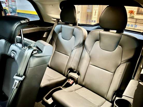 VOLVO-XC90-2023