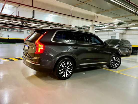 VOLVO-XC90-2023