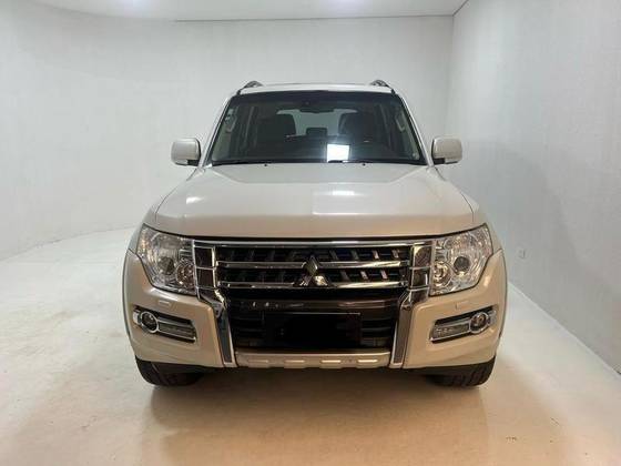 MITSUBISHI PAJERO 3.2 HPE S 4X4 7 LUGARES 16V TURBO INTERCOOLER DIESEL 4P AUTOMÁTICO