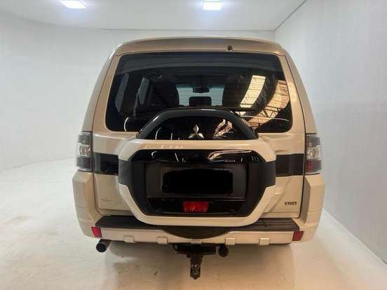MITSUBISHI-PAJERO-3.2 HPE S 4X4 7 LUGARES 16V TURBO INTERCOOLER DIESEL 4P AUTOMÁTICO MITSUBISHI-PAJERO-2015