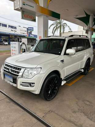 MITSUBISHI-PAJERO-2015