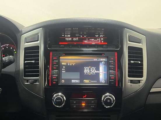 MITSUBISHI-PAJERO-2015