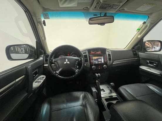 MITSUBISHI-PAJERO-2015