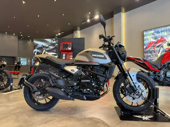 MOTO MORINI SEIEMMEZZO STREET 