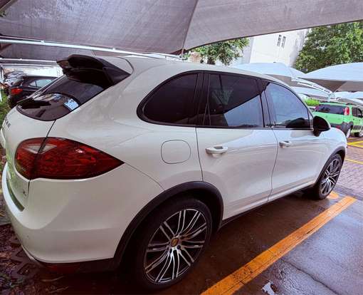 PORSCHE-CAYENNE-2011