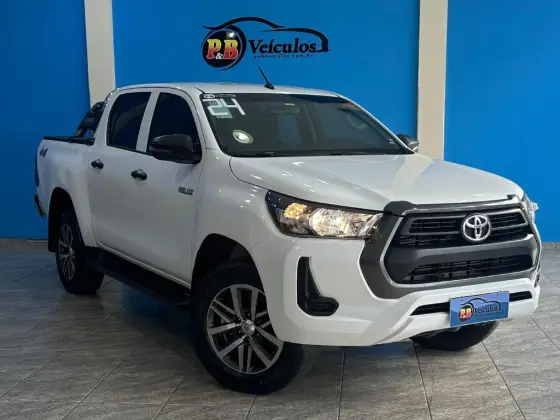 TOYOTA HILUX 2.8 D-4D TURBO DIESEL CD POWER PACK 4X4 MANUAL