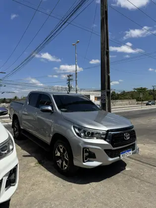 TOYOTA HILUX 2.8 SRX 4X4 CD 16V DIESEL 4P AUTOMÁTICO TOYOTA HILUX 2.8 SRX 4X4 CD 16V DIESEL 4P AUTOMÁTICO