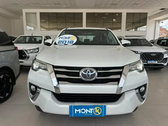 TOYOTA HILUX SW4 2.8 SRX 4X4 7 LUGARES 16V TURBO INTERCOOLER DIESEL 4P AUTOMÁTICO
