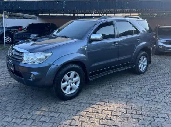 TOYOTA HILUX SW4 3.0 SRV 4X4 16V TURBO INTERCOOLER DIESEL 4P AUTOMÁTICO TOYOTA HILUX SW4 3.0 SRV 4X4 16V TURBO INTERCOOLER DIESEL 4P AUTOMÁTICO