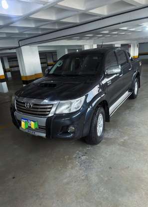 TOYOTA-HILUX-2012