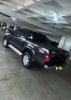 TOYOTA-HILUX-2012
