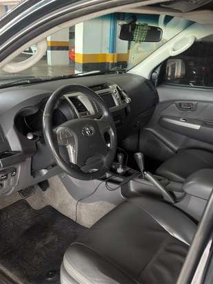 TOYOTA-HILUX-2012