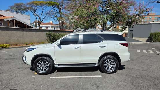 TOYOTA-HILUX SW4-2017
