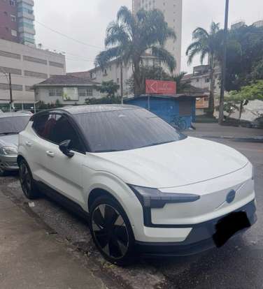 VOLVO-EX30-2024