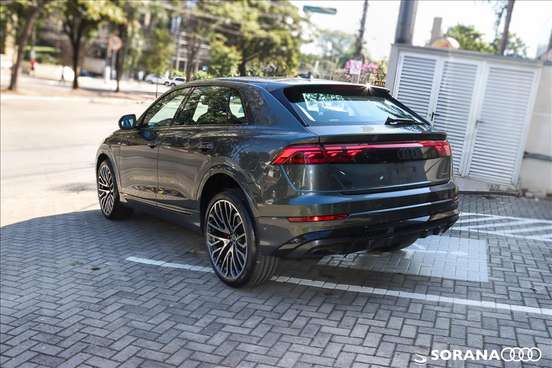 AUDI-Q8-2025