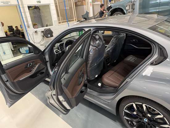 BMW-320i-2025