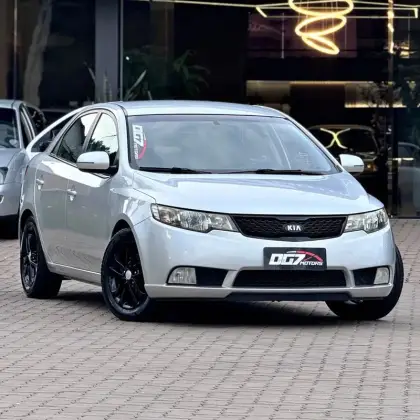 KIA CERATO 1.6 E.273 SEDAN 16V GASOLINA 4P AUTOMÁTICO KIA CERATO 1.6 E.273 SEDAN 16V GASOLINA 4P AUTOMÁTICO