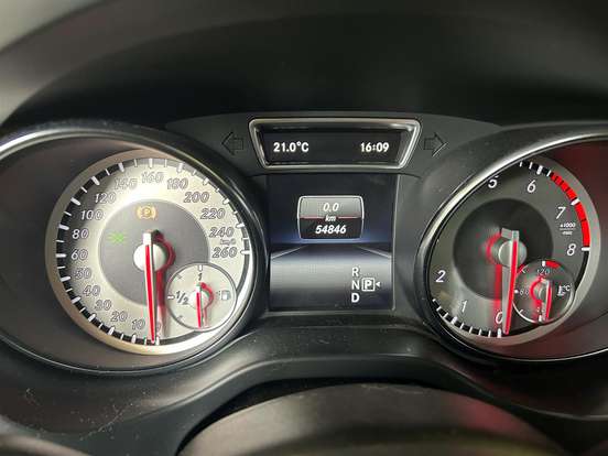 MERCEDES-BENZ-GLA 200-1.6 CGI VISION 16V TURBO GASOLINA 4P AUTOMÁTICO MERCEDES-BENZ-GLA 200-2015