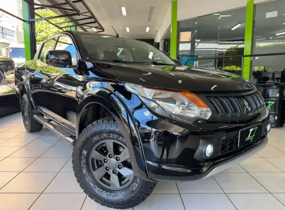 MITSUBISHI L200 TRITON 2.4 16V TURBO DIESEL SPORT GLS CD 4P 4X4 AUTOMÁTICO