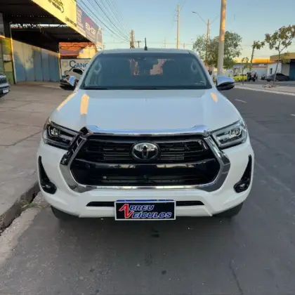 TOYOTA HILUX 2.8 D-4D TURBO DIESEL CD SRX 4X4 AUTOMÁTICO