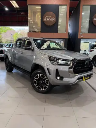TOYOTA HILUX 2.8 D-4D TURBO DIESEL CD SRX PLUS 4X4 AUTOMÁTICO TOYOTA HILUX 2.8 D-4D TURBO DIESEL CD SRX PLUS 4X4 AUTOMÁTICO