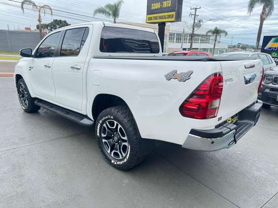 TOYOTA-HILUX-2021