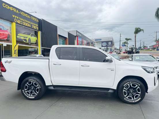 TOYOTA-HILUX-2021
