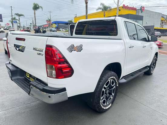 TOYOTA-HILUX-2021