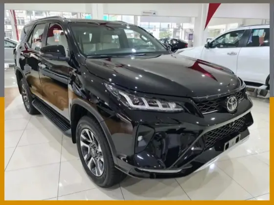 TOYOTA HILUX SW4 2.8 D-4D TURBO DIESEL DIAMOND 7L 4X4 AUTOMÁTICO