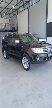 TOYOTA HILUX SW4 3.0 SRV 4X4 7 LUGARES 16V TURBO INTERCOOLER DIESEL 4P AUTOMÁTICO