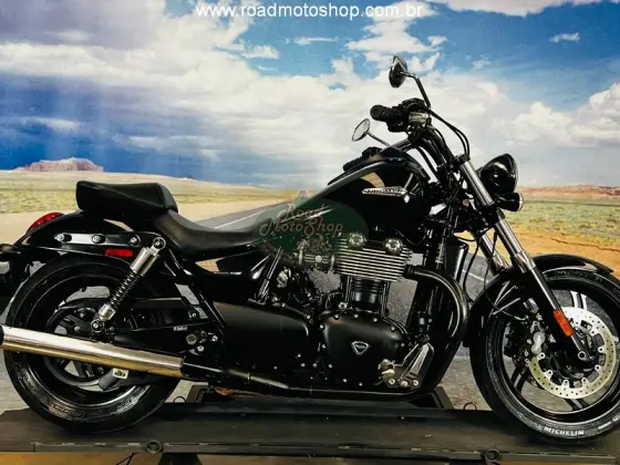 TRIUMPH THUNDERBIRD STORM 