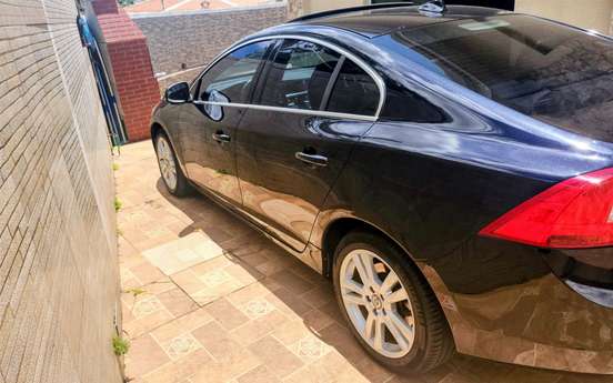 VOLVO-S60-2011