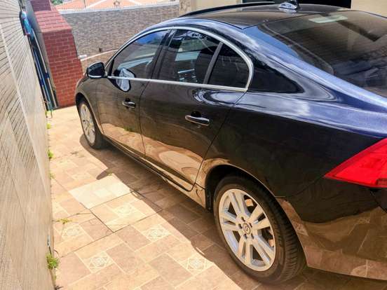 VOLVO-S60-2.0 T5 DYNAMIC GASOLINA 4P AUTOMÁTICO VOLVO-S60-2011