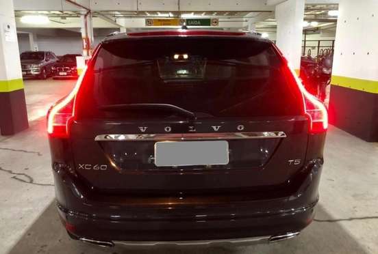 VOLVO-XC60-2015