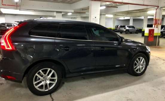 VOLVO-XC60-2015