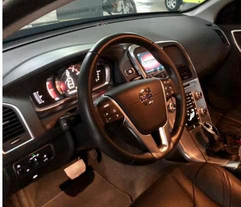 VOLVO-XC60-2015