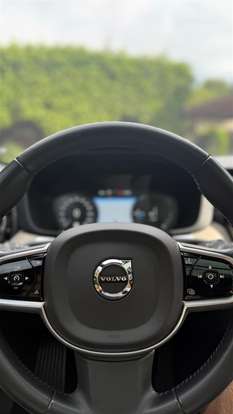 VOLVO-XC60-2020